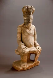 Siddende figur, Esie, før 1850